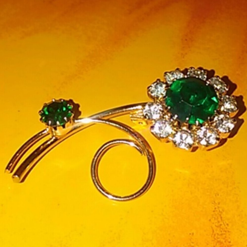🦚💚🦚 Precious Dainty Vintage 60's Emerald Green & Rhinestone Flower Brooch